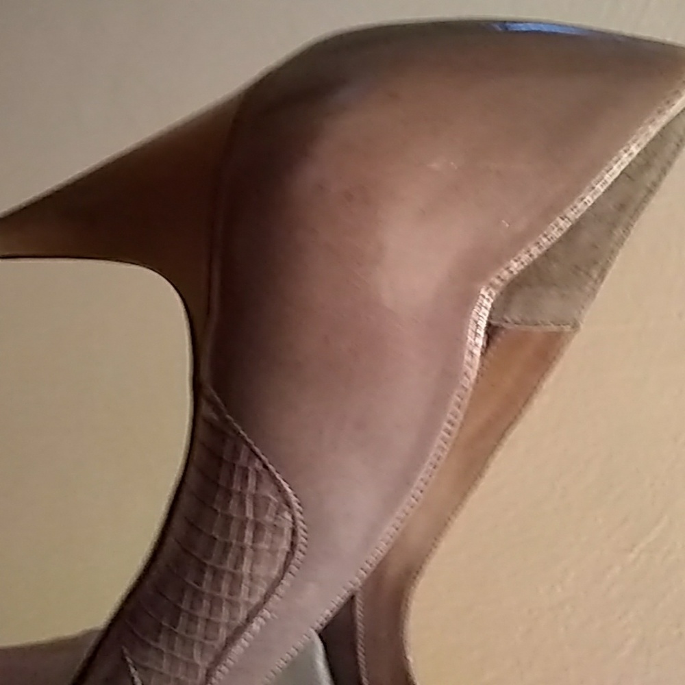 Shoes - Picture 5 of 8